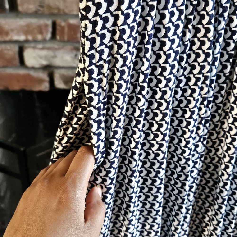 Boden Sleeveless Thea Dress - Picture 7 of 9